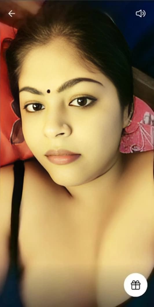 Desi Sexy Hot Bhabhi Sona Teasing Fully Nude And Showing Her Big Boobs And Asshole Live and Masturbating Pussy With Full face